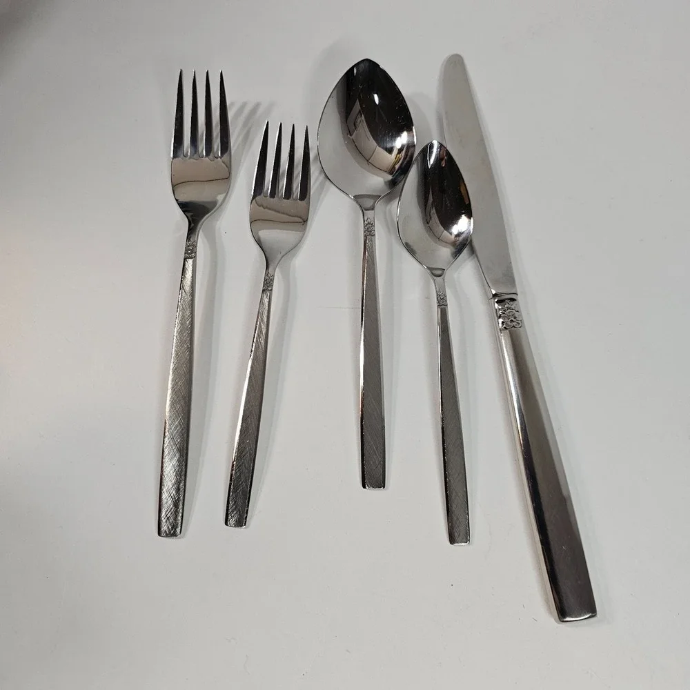 Oneida Melissa Stainless Flatware 5 Piece Settings Forks Spoons Knife Set‎ of 2